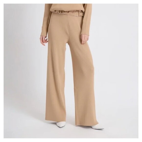 RUE LES CREATEURS • Loose Form Knitwear Trousers in Camel - Picture 1 of 12